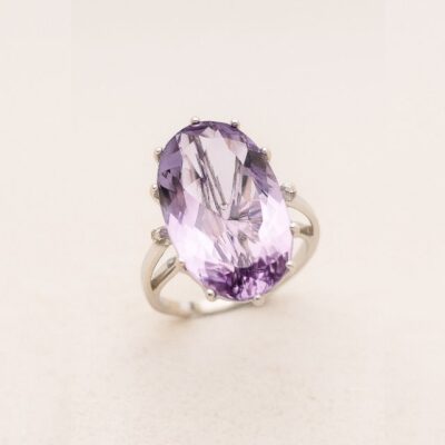 Sortija Yachay en Oro Blanco 18K con Amatista y Diamantes