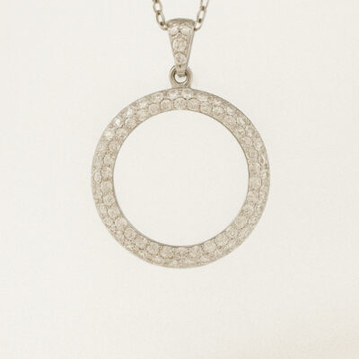 Dije Diamantesta con Círculo en Oro Blanco 18K con Diamantes