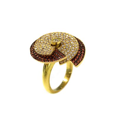 Sortija Biru Galaxtica en Oro Amarillo 18K con Mozambiques y Diamantes