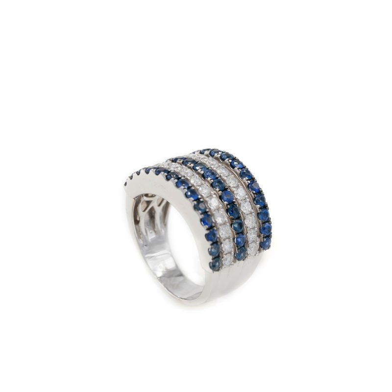 Sortija Biru Grand Riviere Qucha en Oro Blanco 18K con Zafiro Azul y Diamantes