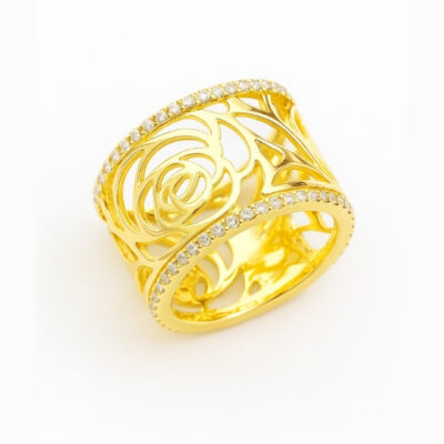 Sortija Biru Tika Calada de Rosas en Oro Amarillo 18K con Diamantes