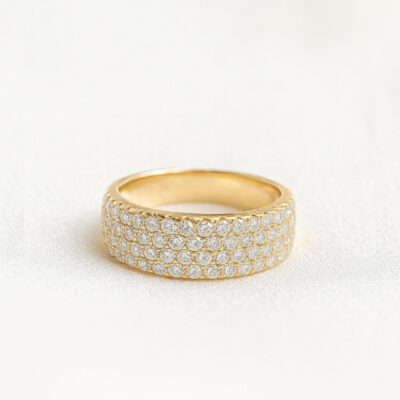 Sortija Diamantesta Banda de Diamantes en Oro Amarillo 18K