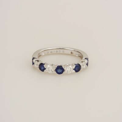 Sortija Riviere Biru en Oro Blanco 18K con Zafiros Azules y Diamantes
