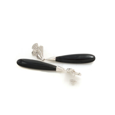 Aretes Biru Onix Gota en Oro Blanco 18k con Diamantes