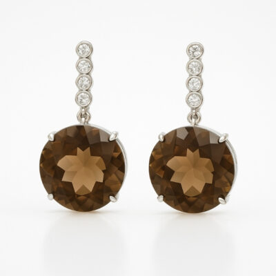 Aretes Biru en Oro Blanco 18k con Topacio Fume y Diamantes