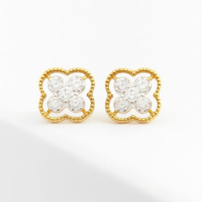 Aretes Diamantesta Trébol calado en Oro Amarillo 18k con Diamantes