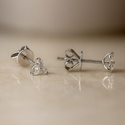 Aretes Diamantesta Trébol en Oro Blanco 18k con Diamantes