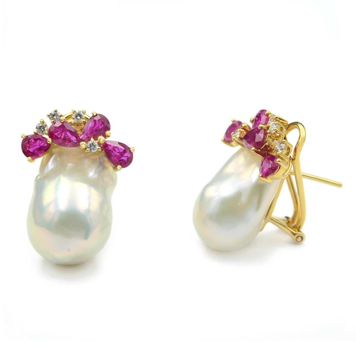 Aretes Love Pearls en Oro Amarillo 18k con Diamantes y Rubi