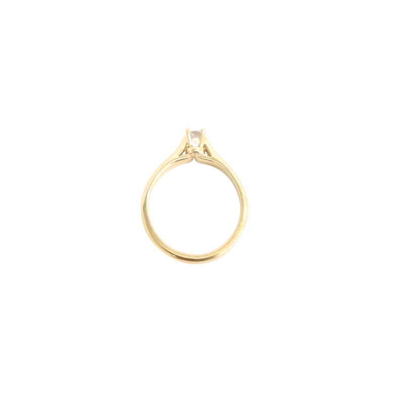 Anillo de compromiso solitario en Oro Amarillo 18K con Diamante