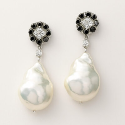 Aretes Love Pearls Perla Fowpe en Oro Blanco 18k con Diamantes negros y blancos