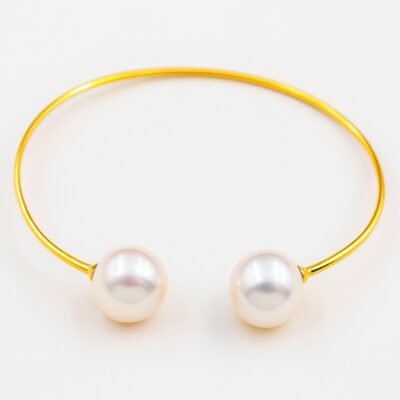 Pulsera flexible con Perlas South Sea en oro amarillo 18k