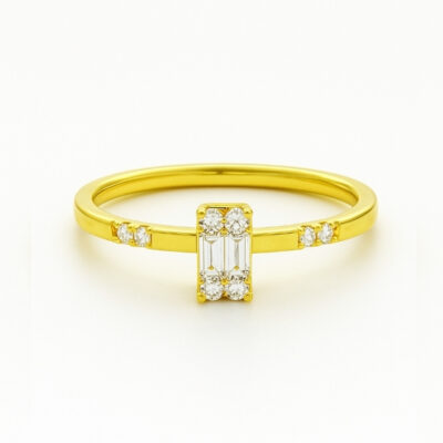 Solitario en oro amarillo 18K con baguette de diamante