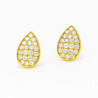 Aretes modelo Lagrima con diamantes en Oro Amarillo 18K