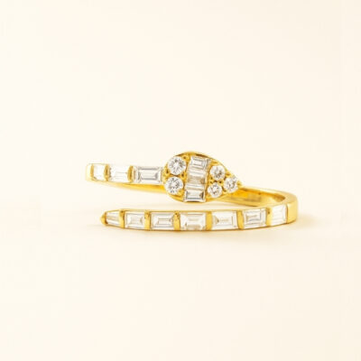 Anillo modelo Snake de diamantes en corte baguette con Oro Amarillo 18K