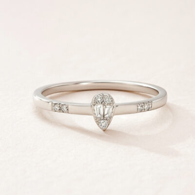 Anillos con Diamantes en forma de Pera Oro Blanco 18k