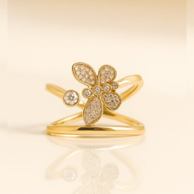 Sortija en oro amarillo 18k abierto  modelo mariposa con brillantes