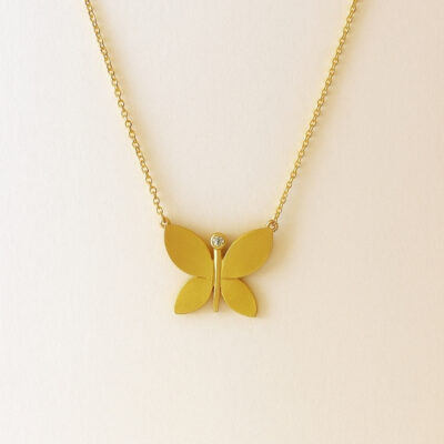 Collar mariposa con cabeza de diamante en  oro amarillo 18k