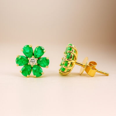 Aretes flor de esmeralda con diamantes en Oro amarillo 18K