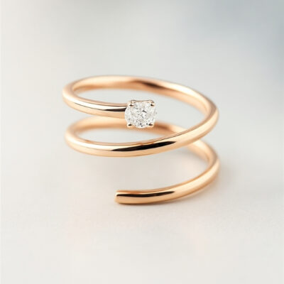Sortija tres lineas con diamante oval en oro amarillo 18k