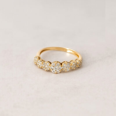 Sortija Linea de rosetas de diamantes en oro amarillo 18k