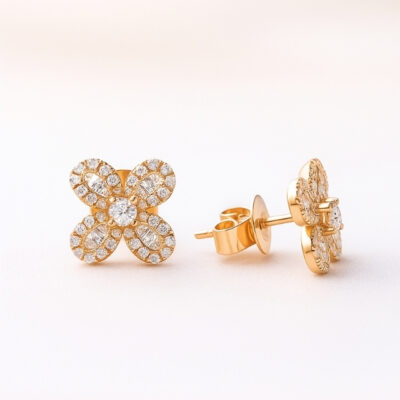 Trébol con Diamantes en Oro Amarillo 18K.