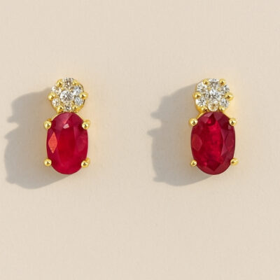 Stud Khuyay Rubí & Diamantes en Oro Amarillo de 18k.