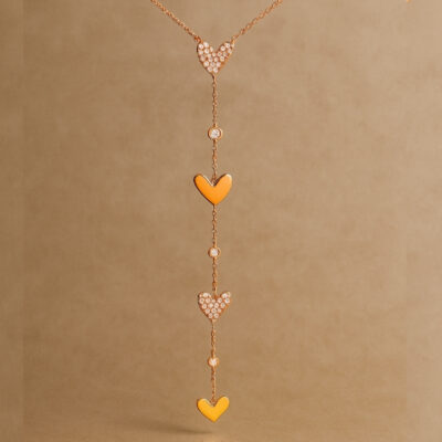 Collar Corbatero de Corazón y Diamantes en Oro Amarillo 18K.