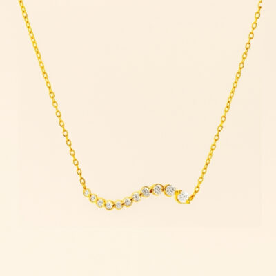 Collar Barrita de Diamantes en Oro Amarillo 18K.