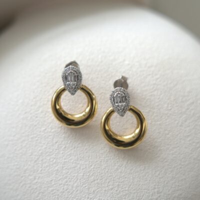 Aretes Circulo con Gota de Diamantes en Oro Amarillo y Blanco 18K.