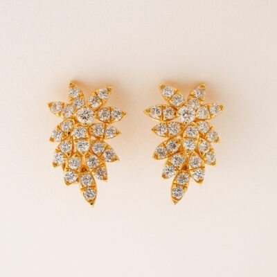 Aretes Trepador con Diamantes en Oro Amarillo 18K.