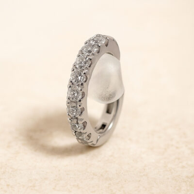 Ear Cuff con Diamantes en Oro Blanco 18K.