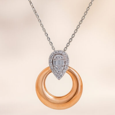 Collar Circulo en Oro Amarillo 18K con Gota de Brillantes en Oro Blanco 18K.