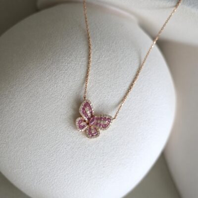 Collar Mariposa con Zafiros Rosados con Diamantes en Oro Rosa 18K.