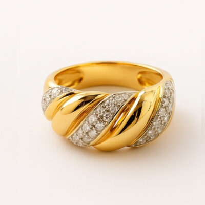 Sortija Trenzada con Brillantes en Oro Amarillo 18K
