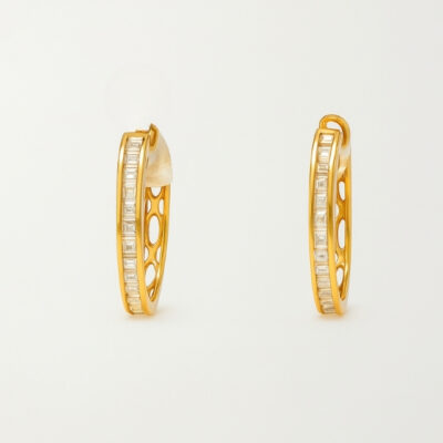 Argollas Pequeñas con Diamantes Baguette en Oro Amarillo 18K.