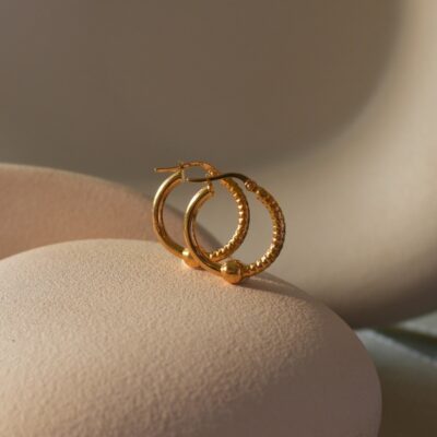 Argolla  mitad labrada en Oro Amarillo 18K.