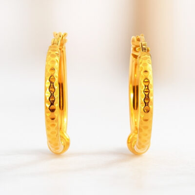 Argolla  mitad labrada en Oro Amarillo 18K.