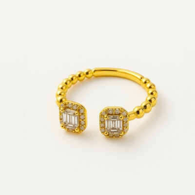 Sortija de bolitas con 2 cuadrados de diamantes en Oro amarillo 18k