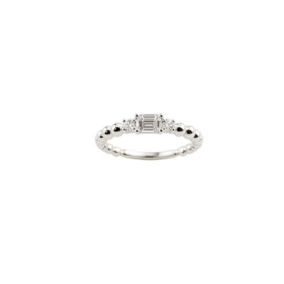 Sortija con incrustaciones con diamantes en Oro Blanco 18K