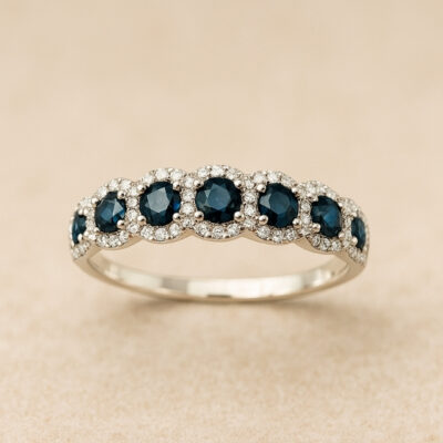 Sortija con Zafiros e incrustaciones con Diamantes en Oro Blanco 18K