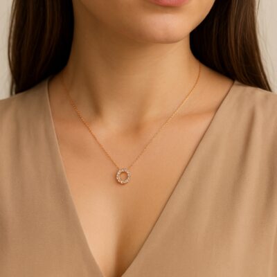 Collar con dije de letra O  en  Plata 925 bañado en oro.