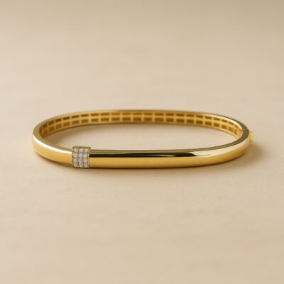 Pulsera cuadrada con incrustaciones en Oro Amarillo 18K.