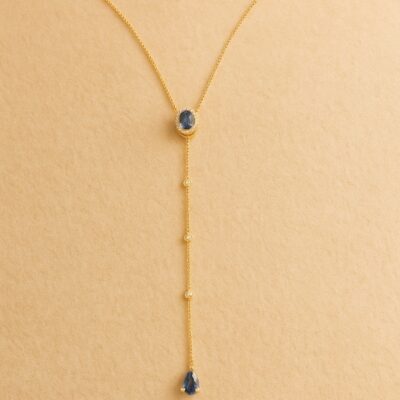 Collar de zafiro con borde de diamantes en oro amarillo 18k