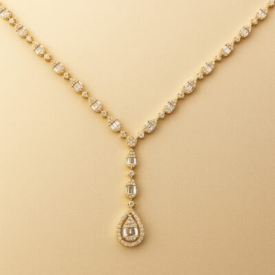 Collar de diamantes con gota colgante en Oro Amarillo 18k