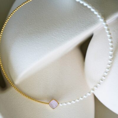 Collar con perlas, zafiros y diamantes de colores en Oro Amarillo 18k