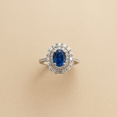 Sortija de Zafiros Ovalados con borde de diamantes en Oro Blanco 18k