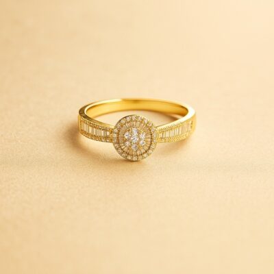 Sortija con diamantes Baguette en oro amarillo 18k.