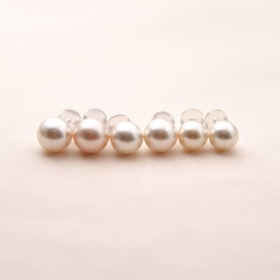 Aretes de perla Akoya en oro amarillo 18k