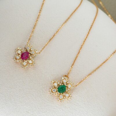 Collar Flor de diamantes con centro Rubí o esmeralda en oro amarillo 18k