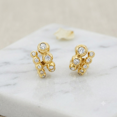 Aretes con 2 lineas de diamantes al bicel en oro amarillo 18k